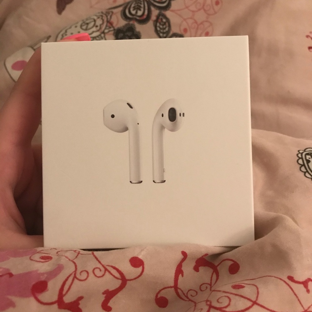 Air Pods 2nd Gen with wireless charging case